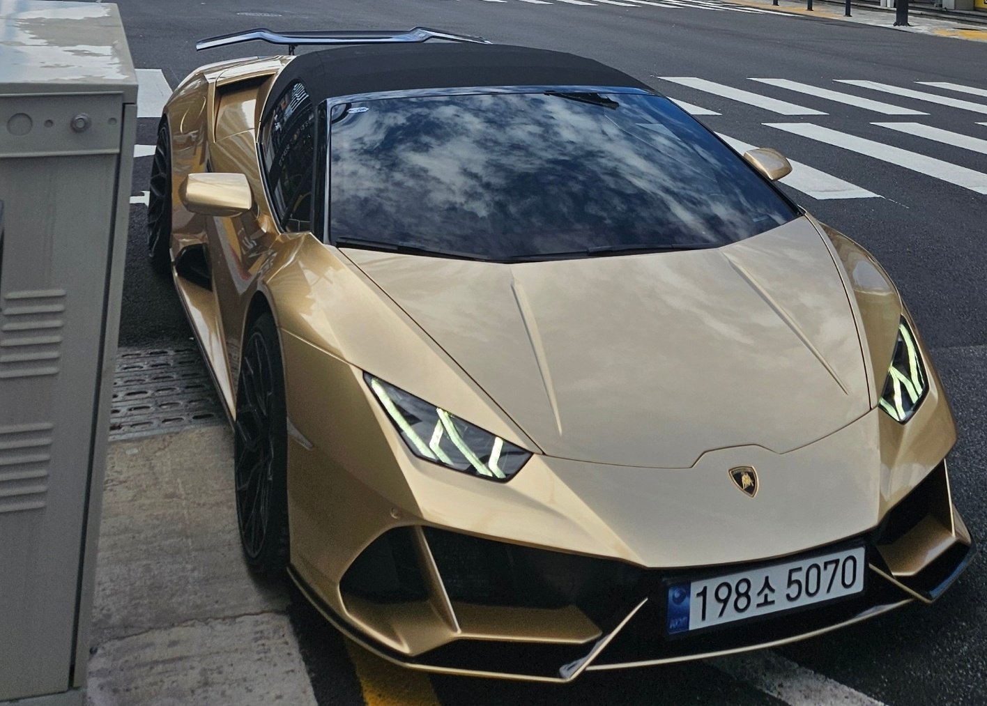 LAMBORGHINI HURACAN - View 1
