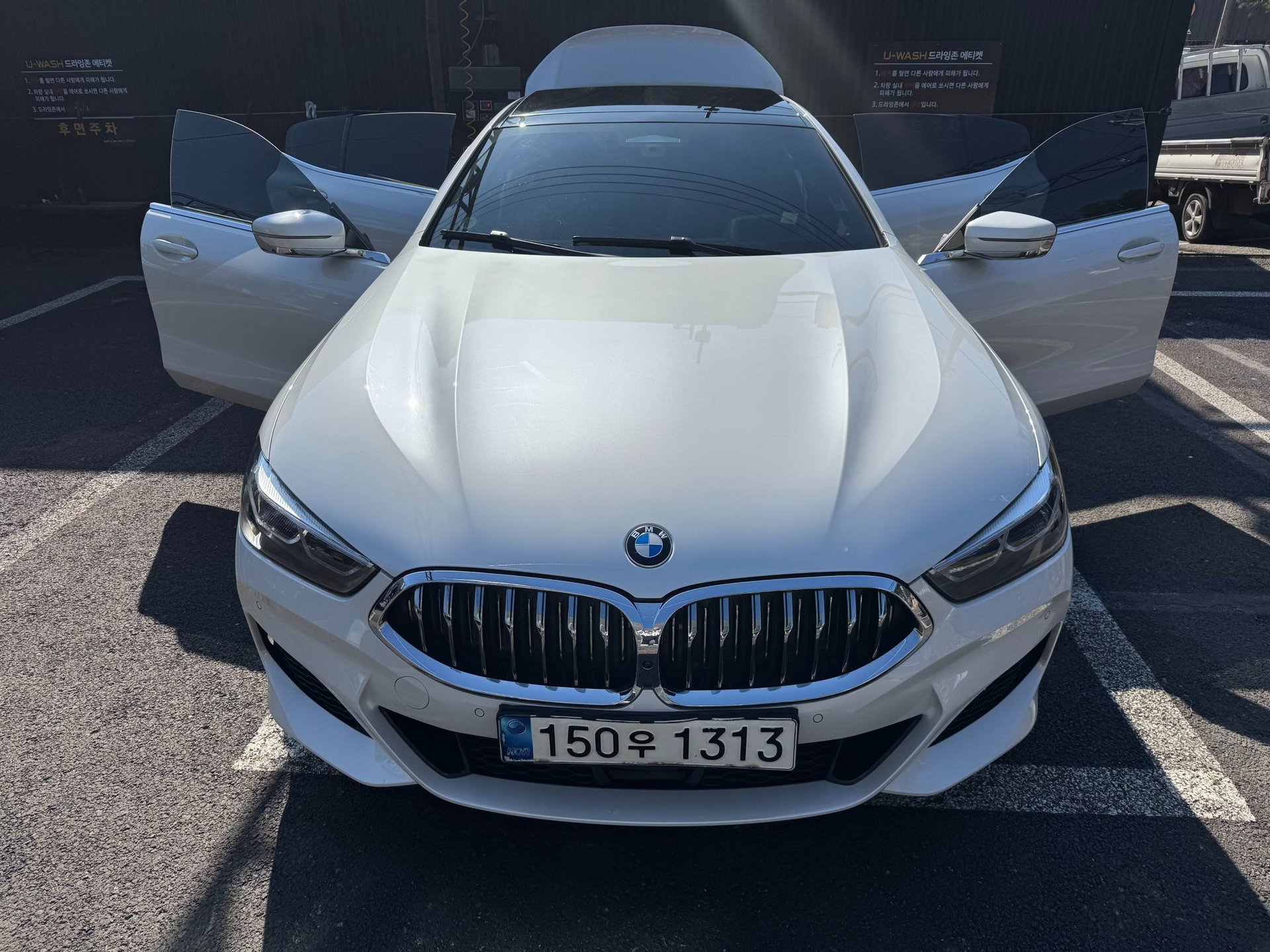 BMW 8 SERIES - View 1