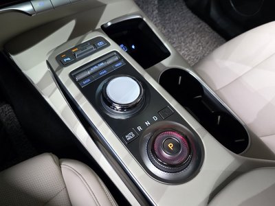 2021 Genesis GV70 — миниатюра 12