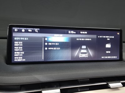 2021 Genesis GV70 — миниатюра 23
