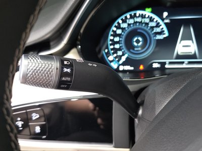 2021 Genesis GV70 — миниатюра 28