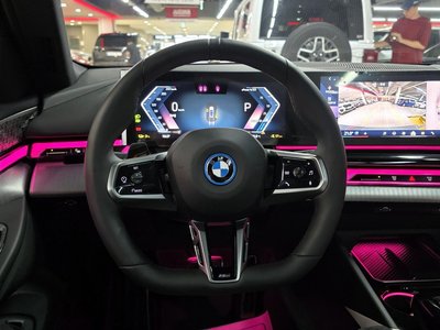 صورة 10 لـ 2026 BMW I5