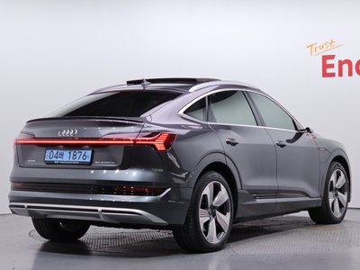 AUDI E-TRON - 4