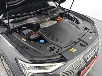 AUDI E-TRON - 7