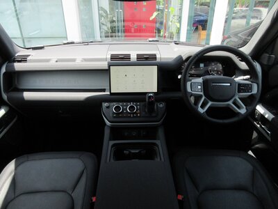LAND ROVER DEFENDER - 2