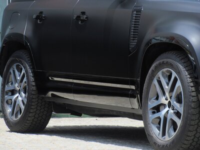 LAND ROVER DEFENDER - 9