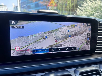 MERCEDES-BENZ GLS - 10