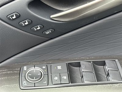 2023 Lexus IS — миниатюра 31