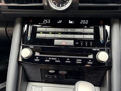 2023 Lexus IS — миниатюра 21