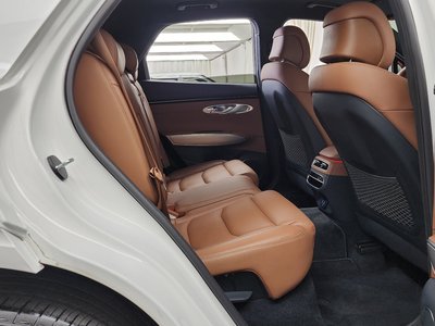 2023 Genesis GV70 — миниатюра 18