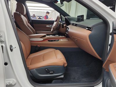 2023 Genesis GV70 — миниатюра 17