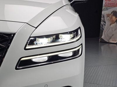 صورة 9 لـ 2022 Genesis GV80