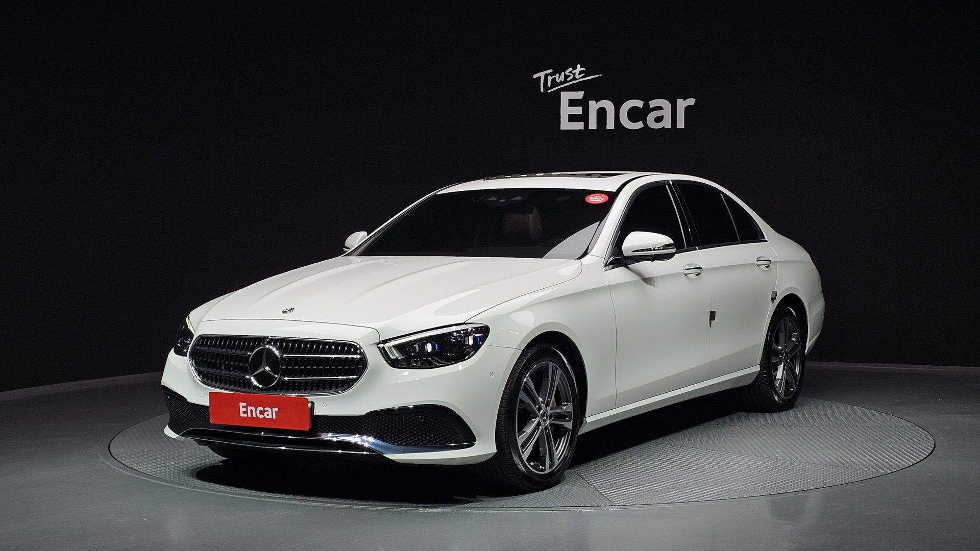 MERCEDES-BENZ E-CLASS - View 1