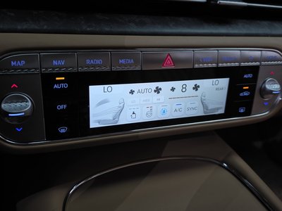 2022 Genesis G90 (RS4) — миниатюра 18