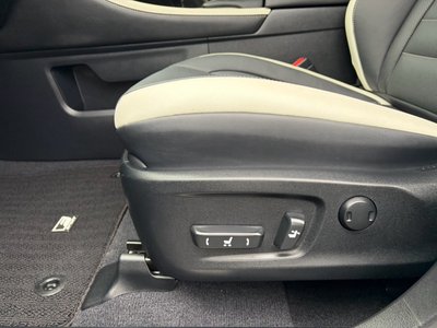 2021 Lexus RX thumbnail 32