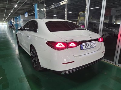 MERCEDES-BENZ E-CLASS - 4