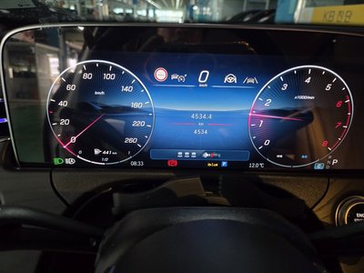 MERCEDES-BENZ E-CLASS - 9