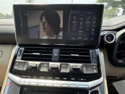 TOYOTA LAND CRUISER 300 - 10