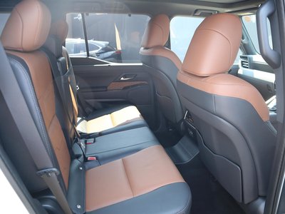 2025 Lexus GX — миниатюра 16