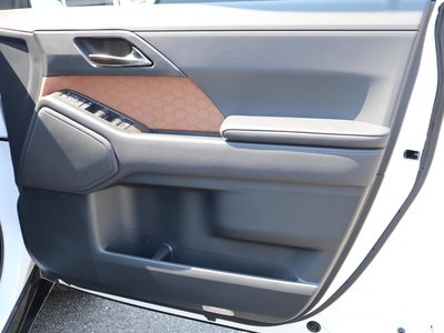 2025 Lexus GX — миниатюра 13