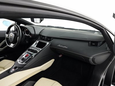 2015 Lamborghini AVENTADOR — миниатюра 16