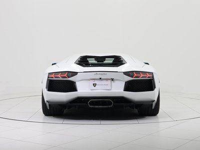 LAMBORGHINI AVENTADOR - 9