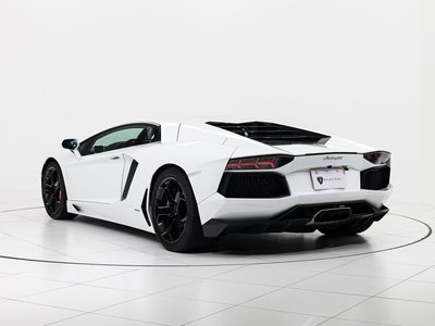LAMBORGHINI AVENTADOR - 8