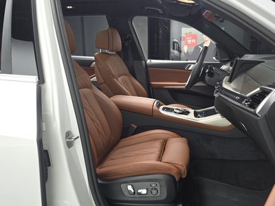 2025 BMW X7 thumbnail 17