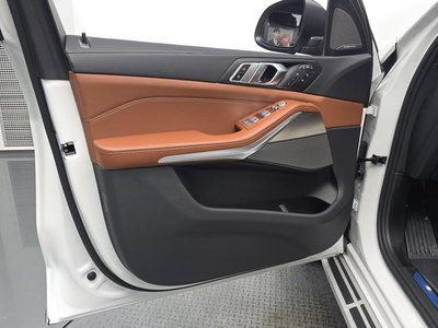 2025 BMW X7 thumbnail 14