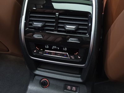 2025 BMW X7 thumbnail 25
