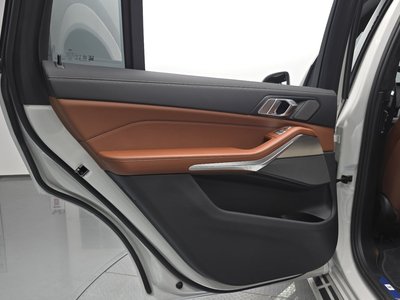 2025 BMW X7 thumbnail 15