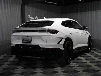 2023 Lamborghini URUS photo 2