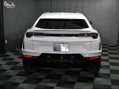 2023 Lamborghini URUS photo 8