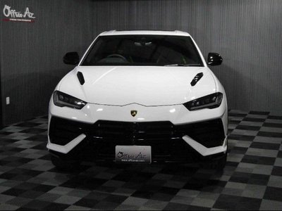 2023 Lamborghini URUS photo 3