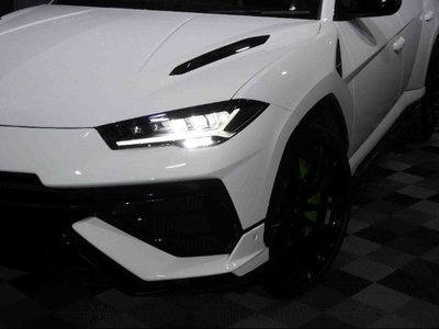 2023 Lamborghini URUS photo 5