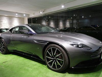 ASTON MARTIN DB11 - 7