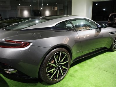 ASTON MARTIN DB11 - 6