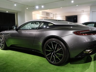 ASTON MARTIN DB11 - 4