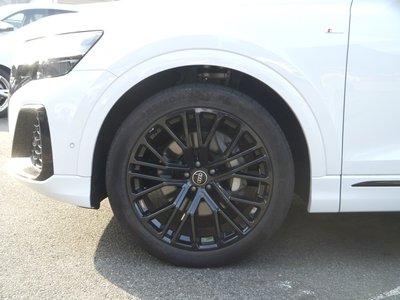AUDI Q8 - 7