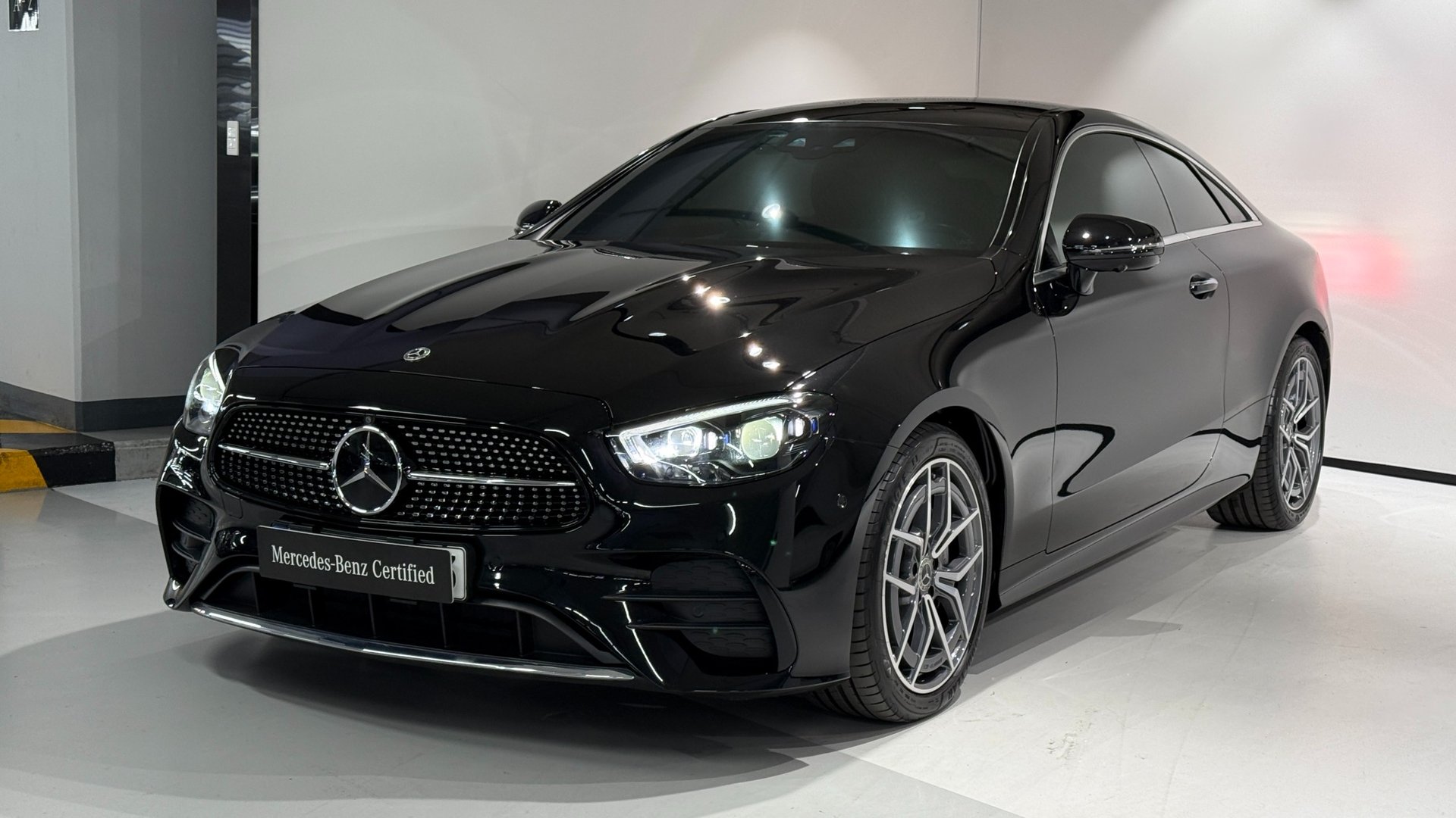 MERCEDES-BENZ E-CLASS - View 1