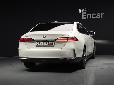 صورة 3 لـ 2023 BMW 5 SERIES