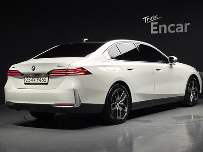 صورة 4 لـ 2023 BMW 5 SERIES