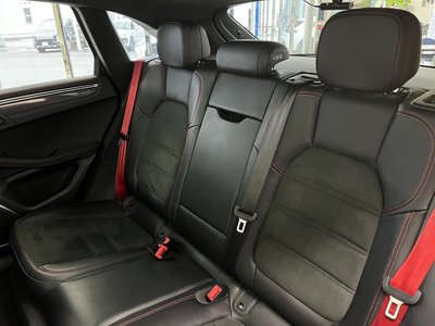 PORSCHE MACAN - 9