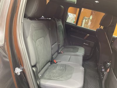 LAND ROVER DEFENDER - 9