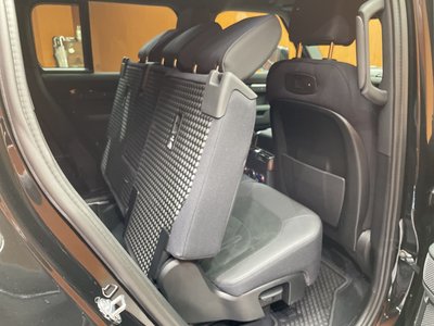 LAND ROVER DEFENDER - 10