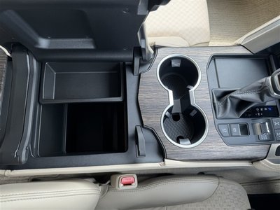2021 Toyota LAND CRUISER 300 — миниатюра 23