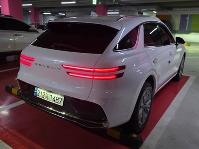 2025 Genesis GV70 photo 2