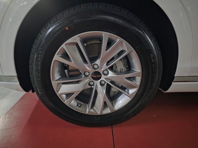 2025 Genesis GV70 photo 6
