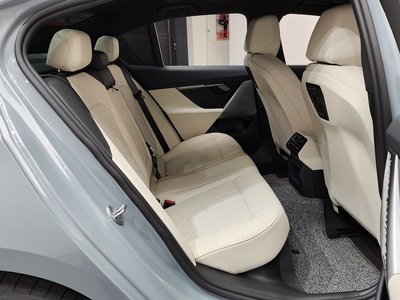 2025 BMW 5 SERIES — миниатюра 12