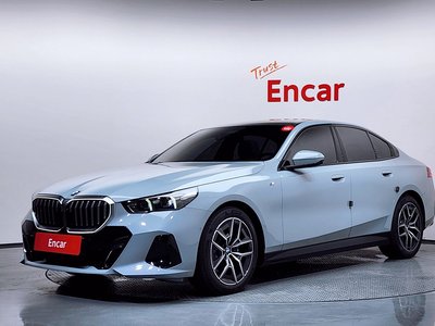 2025 BMW 5 SERIES — фото 1